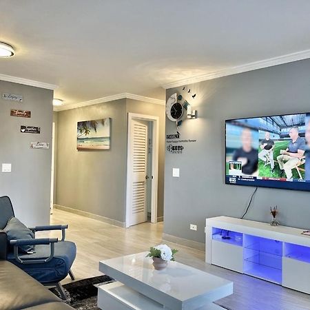 Waikiki Condo 2 Bedrooms 2 Bathrooms With 1 Free Parking Space ホノルル エクステリア 写真