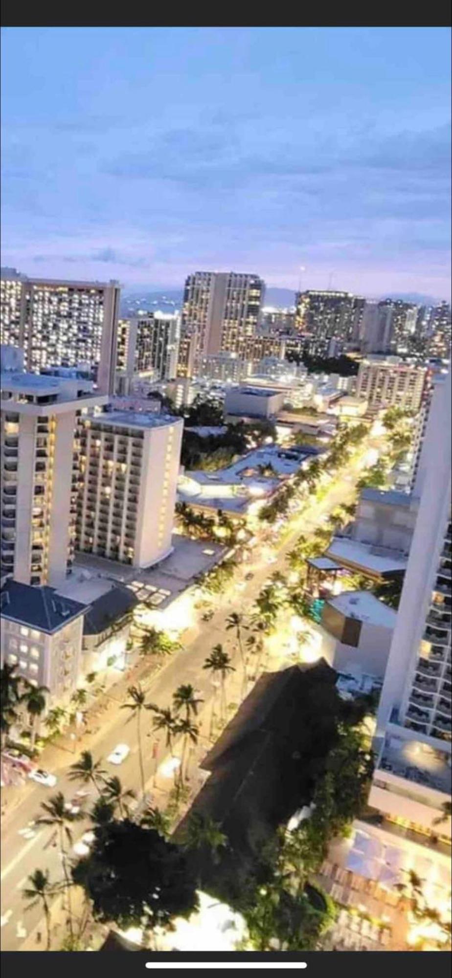 Waikiki Condo 2 Bedrooms 2 Bathrooms With 1 Free Parking Space ホノルル エクステリア 写真