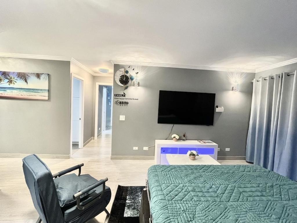 Waikiki Condo 2 Bedrooms 2 Bathrooms With 1 Free Parking Space ホノルル エクステリア 写真