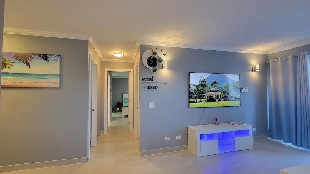 Waikiki Condo 2 Bedrooms 2 Bathrooms With 1 Free Parking Space ホノルル エクステリア 写真