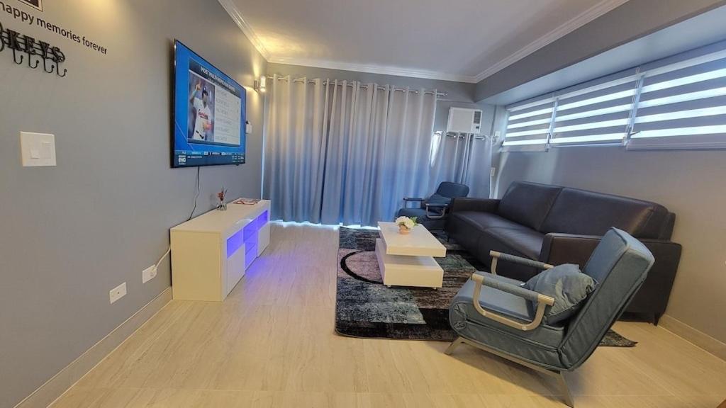 Waikiki Condo 2 Bedrooms 2 Bathrooms With 1 Free Parking Space ホノルル エクステリア 写真