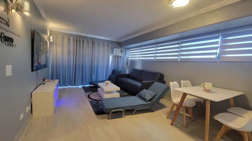 Waikiki Condo 2 Bedrooms 2 Bathrooms With 1 Free Parking Space ホノルル エクステリア 写真