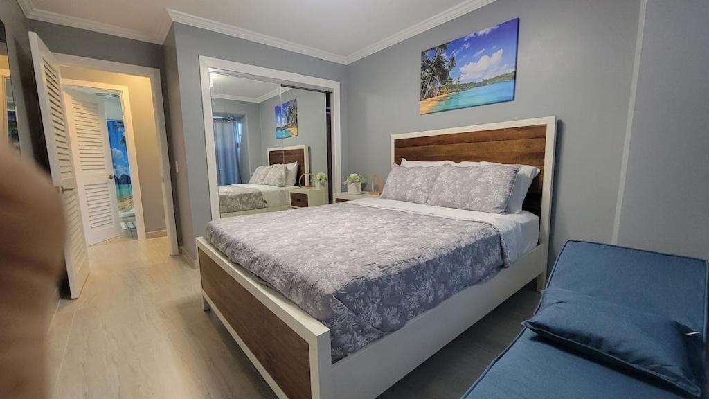 Waikiki Condo 2 Bedrooms 2 Bathrooms With 1 Free Parking Space ホノルル エクステリア 写真
