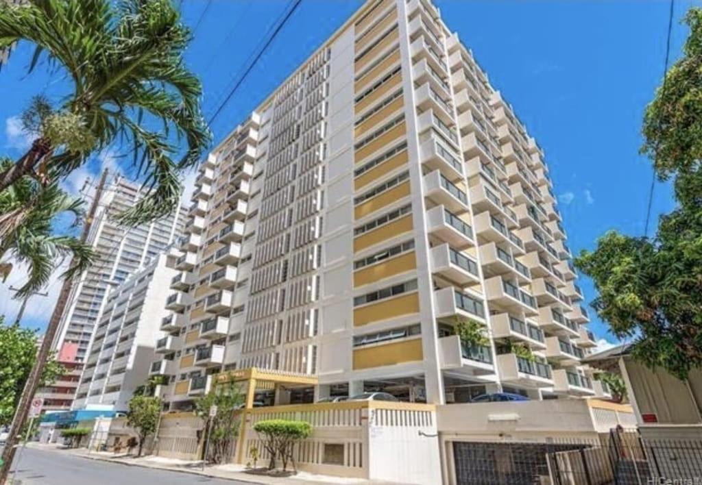 Waikiki Condo 2 Bedrooms 2 Bathrooms With 1 Free Parking Space ホノルル エクステリア 写真