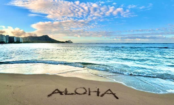 Waikiki Condo 2 Bedrooms 2 Bathrooms With 1 Free Parking Space ホノルル エクステリア 写真