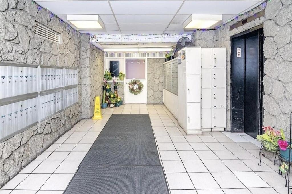 Waikiki Condo 2 Bedrooms 2 Bathrooms With 1 Free Parking Space ホノルル エクステリア 写真