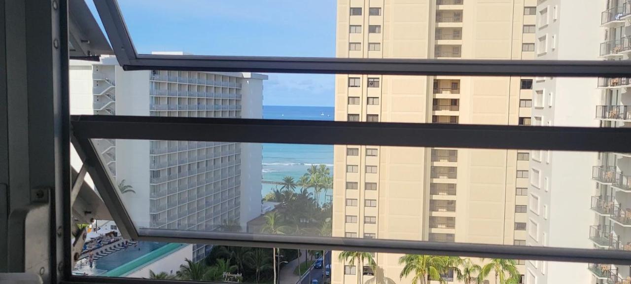 Waikiki Condo 2 Bedrooms 2 Bathrooms With 1 Free Parking Space ホノルル エクステリア 写真