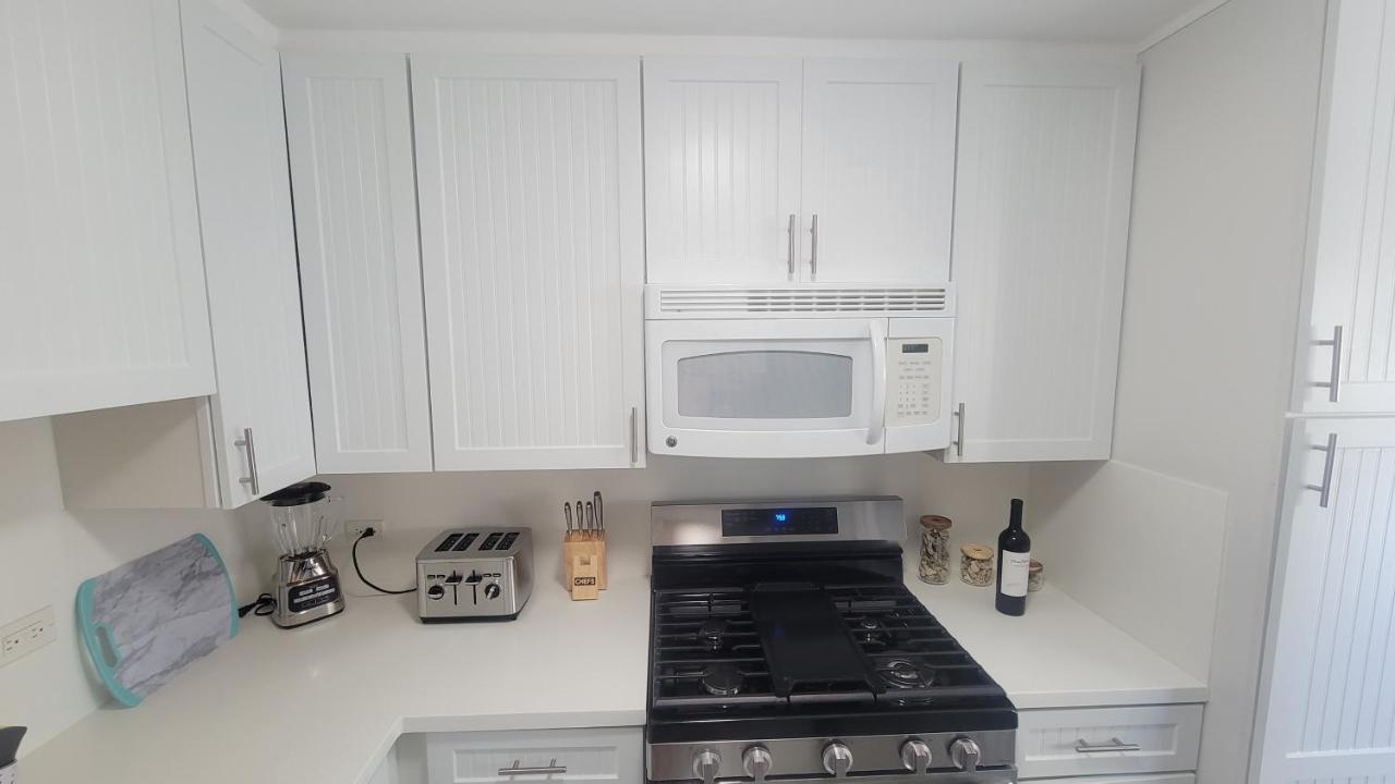 Waikiki Condo 2 Bedrooms 2 Bathrooms With 1 Free Parking Space ホノルル エクステリア 写真