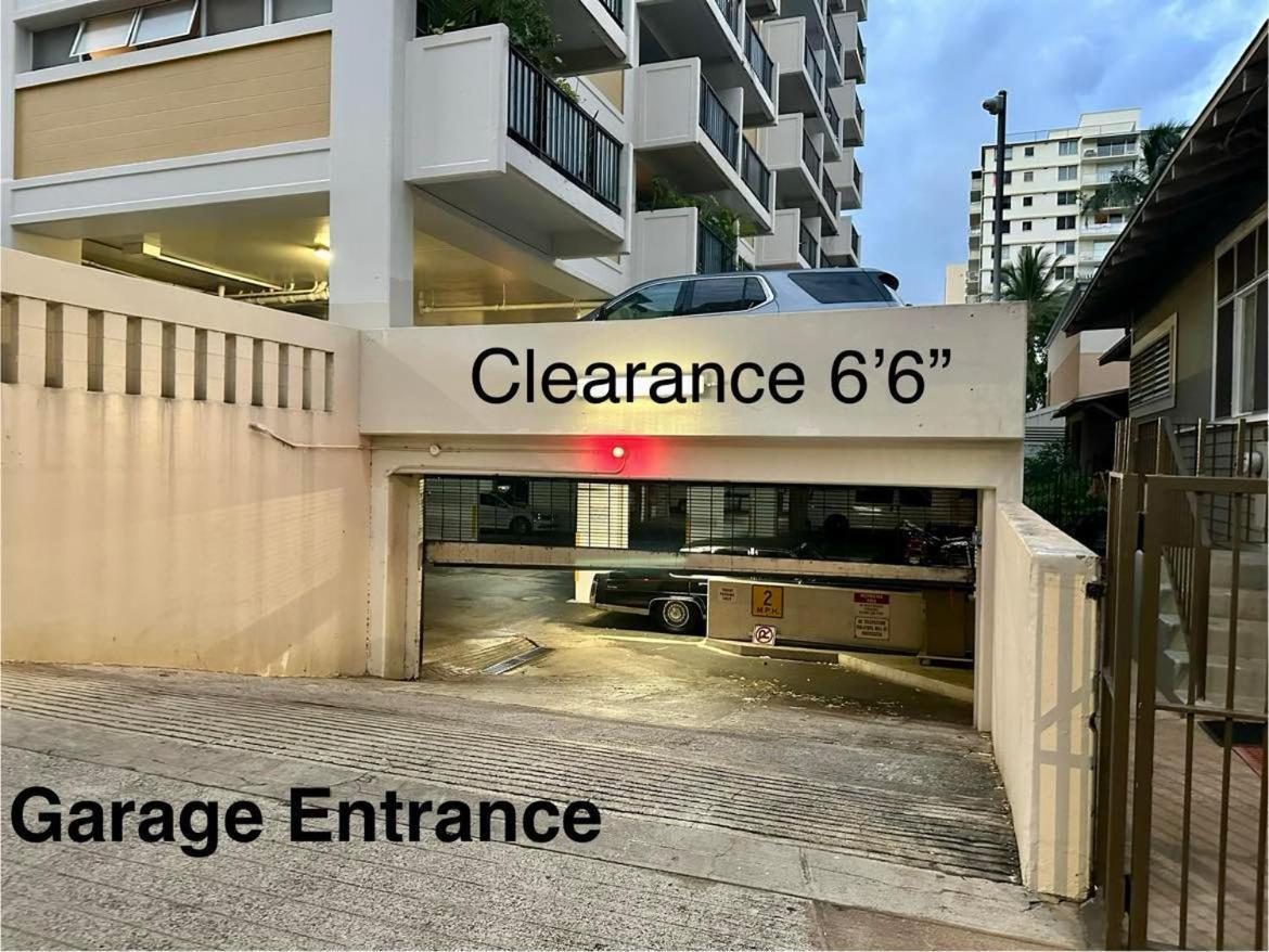Waikiki Condo 2 Bedrooms 2 Bathrooms With 1 Free Parking Space ホノルル エクステリア 写真